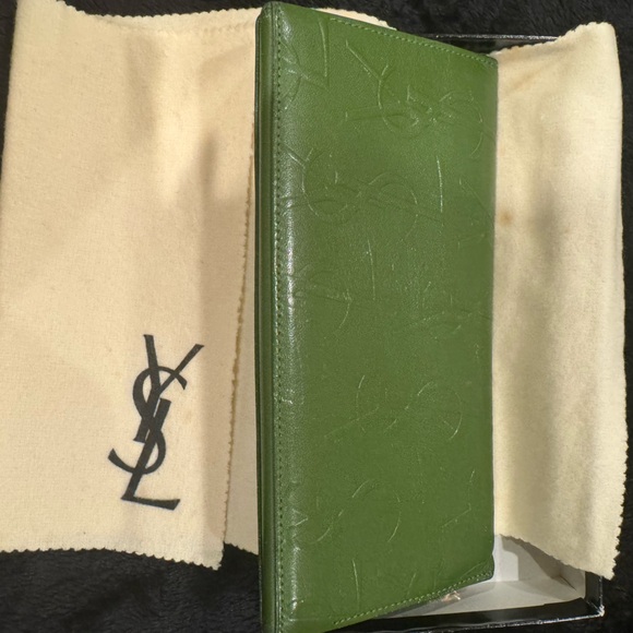 yves saint laurent green leather bi-fold wallet - Picture 2 of 4